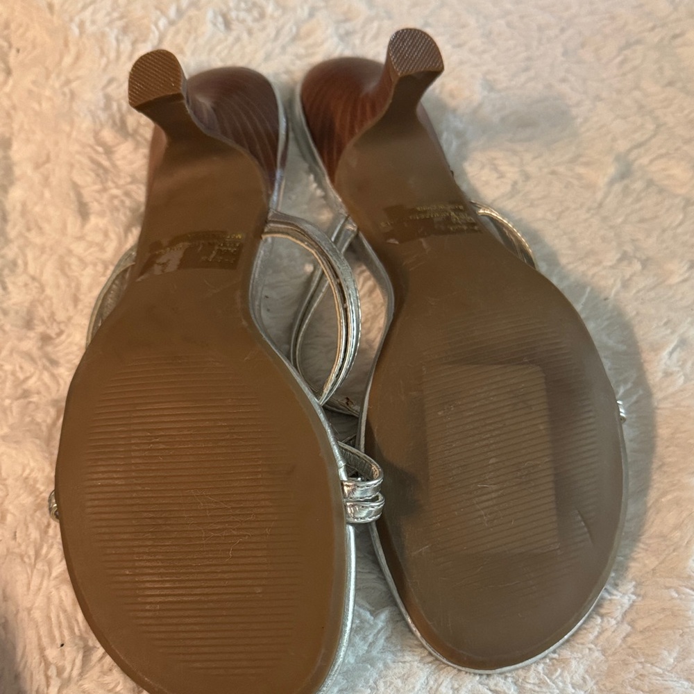Steve Madden Silver Sandals Modern Minimalist Design - Picture 4 of 5